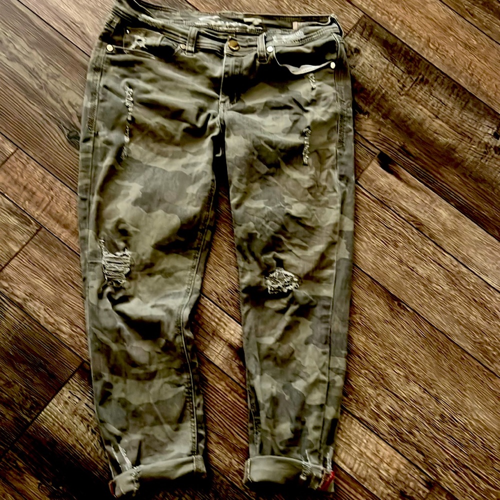 Seven7 camo distressed jeans